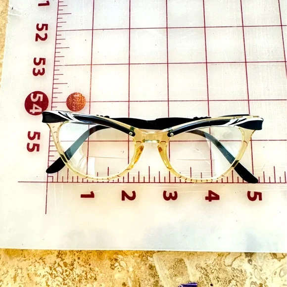 Vintage Black and Tan Women's Glasses - Picture 6 of 7